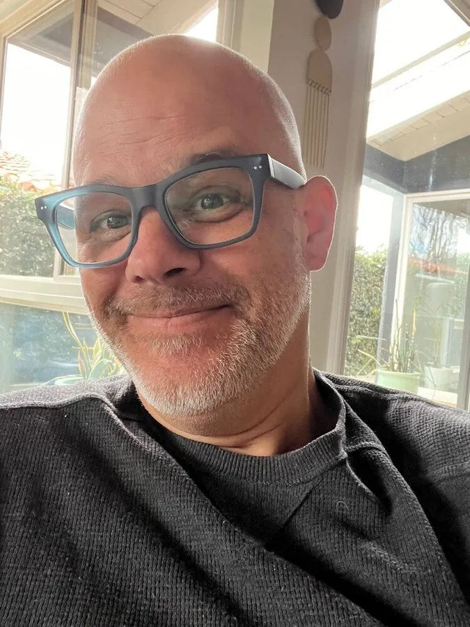 Christopher in LOOK OPTIC Cosmo readers in Lake Blue