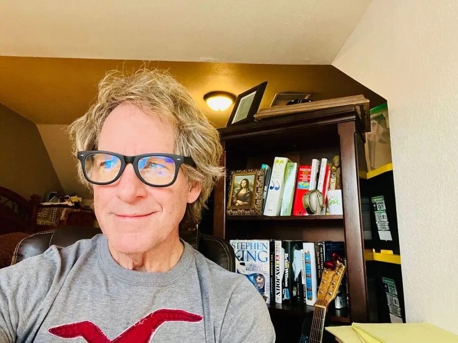 Dave wearing LOOK OPTIC Cosmo blue light readers at his desk