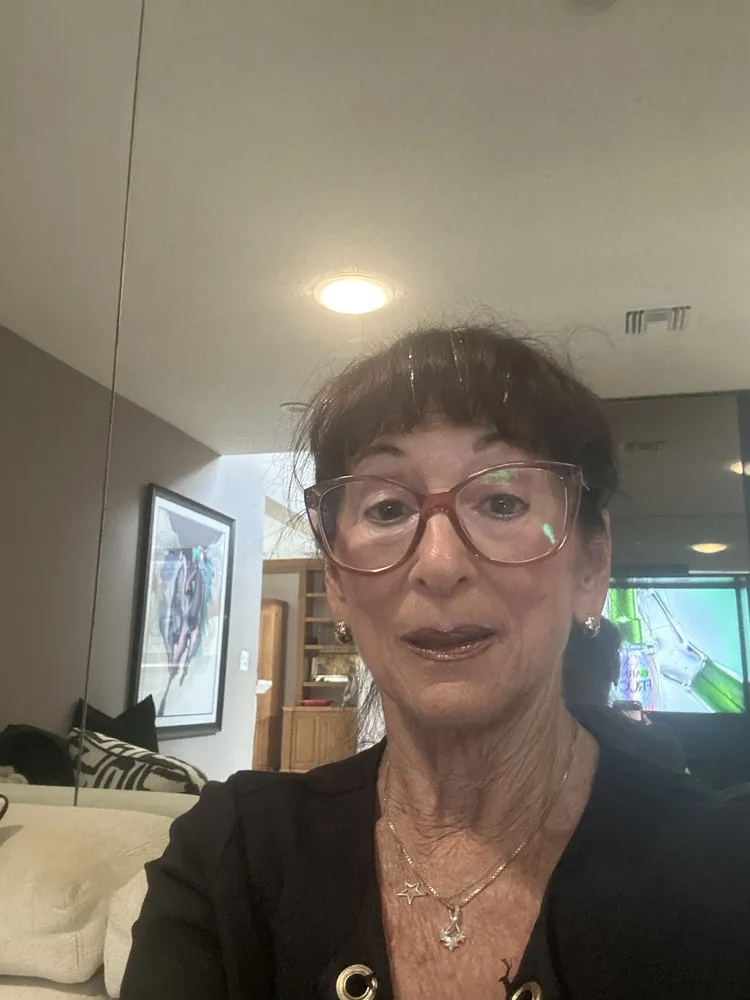 Kathleen wearing LOOK OPTIC Keira Progressives indoors