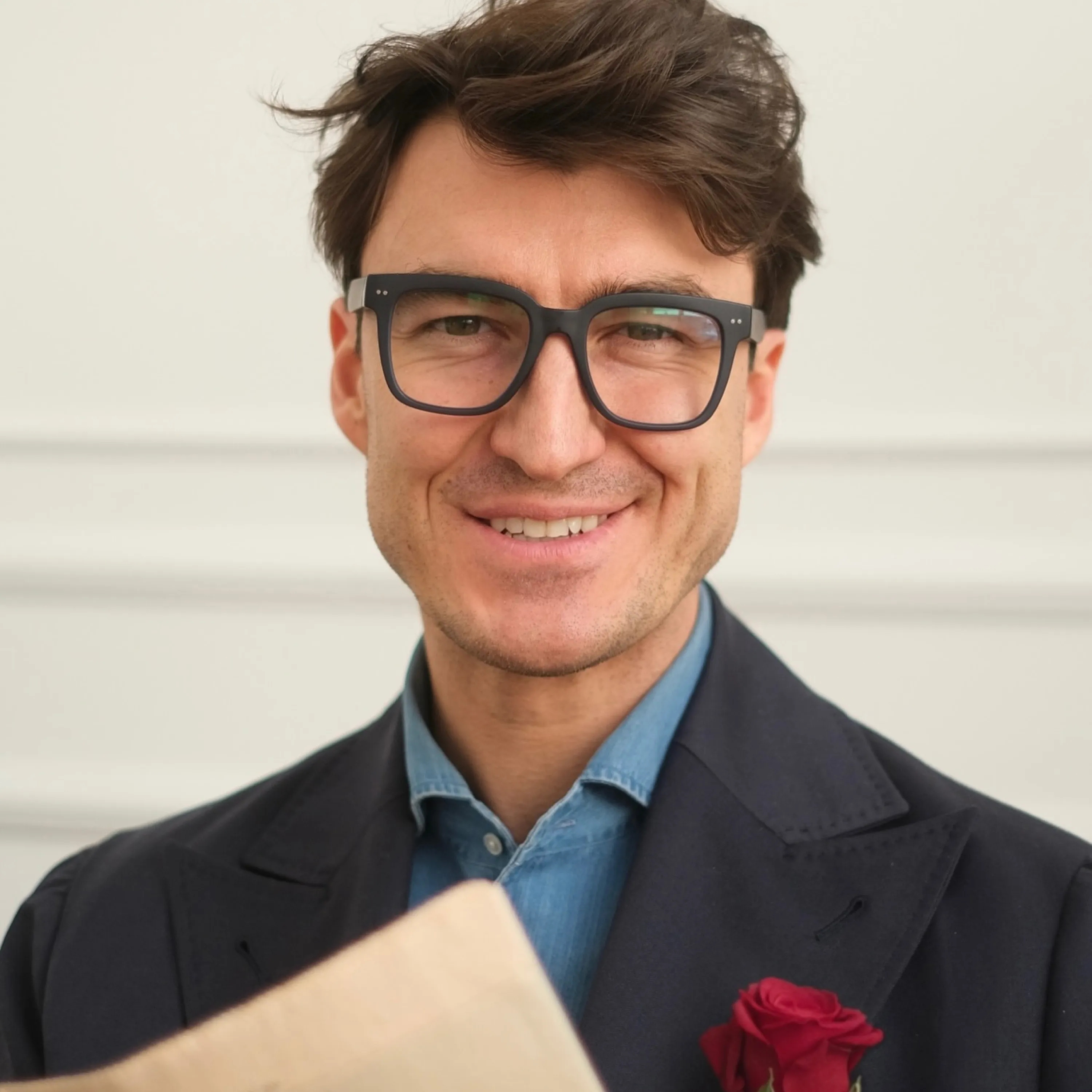 Customer wearing LOOK OPTIC Laurel readers