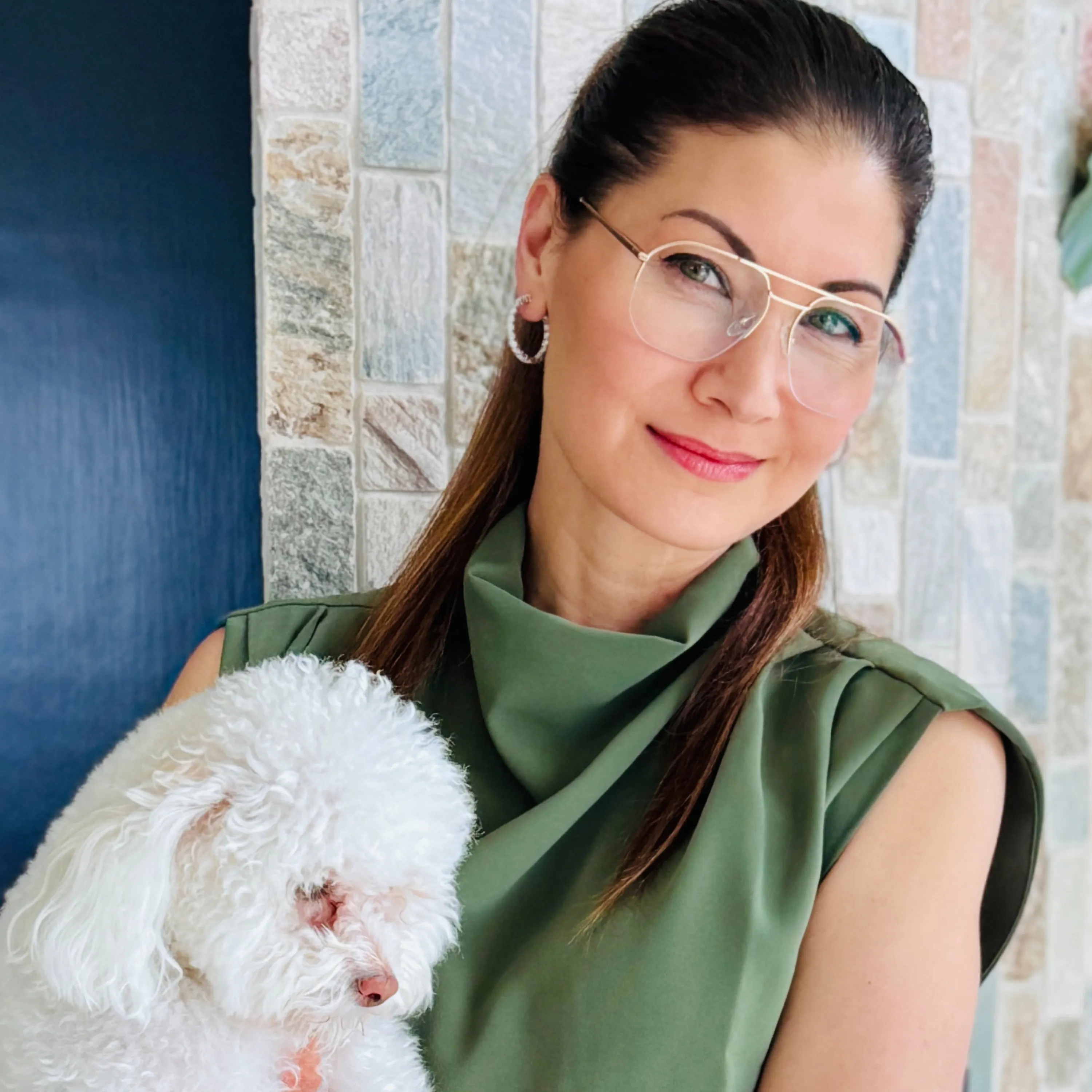 Customer wearing LOOK OPTIC Muse readers